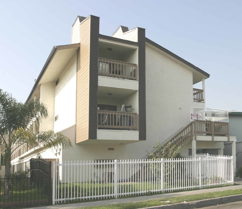 751 Cerritos Ave in Long Beach, CA - Building Photo