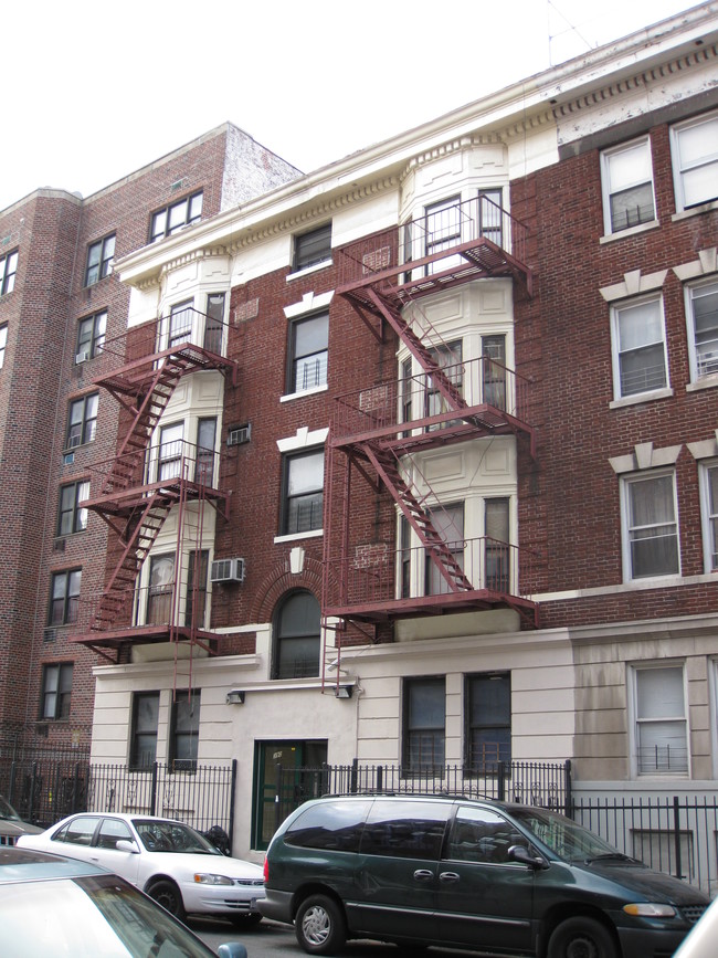 390 E 21st St in Brooklyn, NY - Foto de edificio - Building Photo