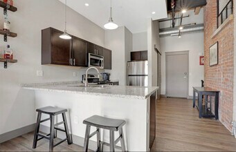 570 S Front St in Columbus, OH - Building Photo - Building Photo