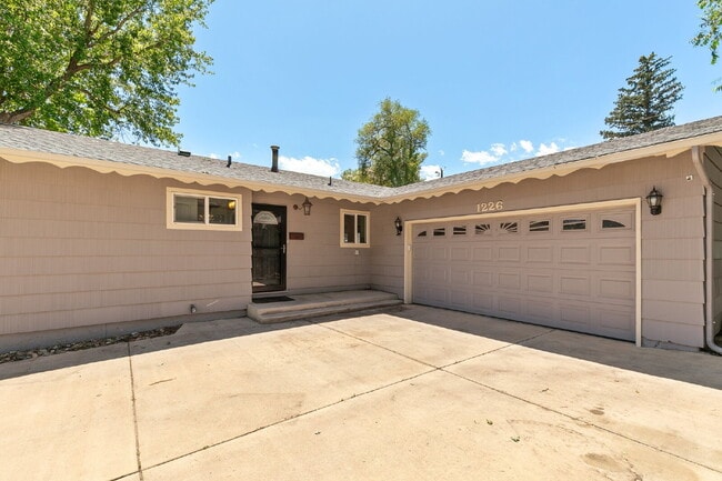 Central Location | 15 Min to Peterson, 20  in Colorado Springs, CO - Building Photo - Building Photo