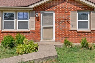 809 Pollard Rd in Clarksville, TN - Building Photo - Building Photo