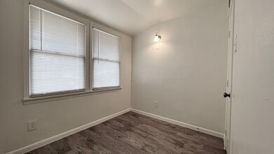3404 Grooms St, Unit Unit B in Austin, TX - Building Photo - Building Photo