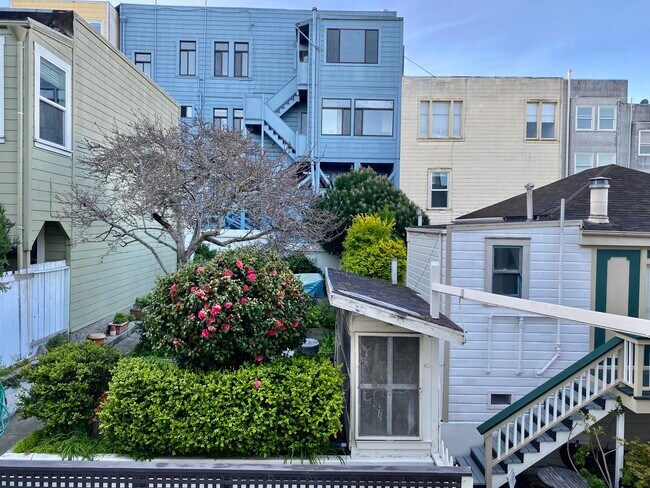 457 Chestnut St in San Francisco, CA - Building Photo - Building Photo