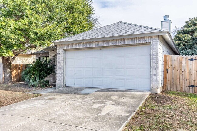 7910 Lattimer Pond in San Antonio, TX - Building Photo - Building Photo