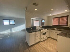 5985 Nelda St in Simi Valley, CA - Building Photo - Building Photo