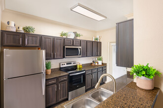 Las Colinas At Black Canyon in Phoenix, AZ - Building Photo - Building Photo