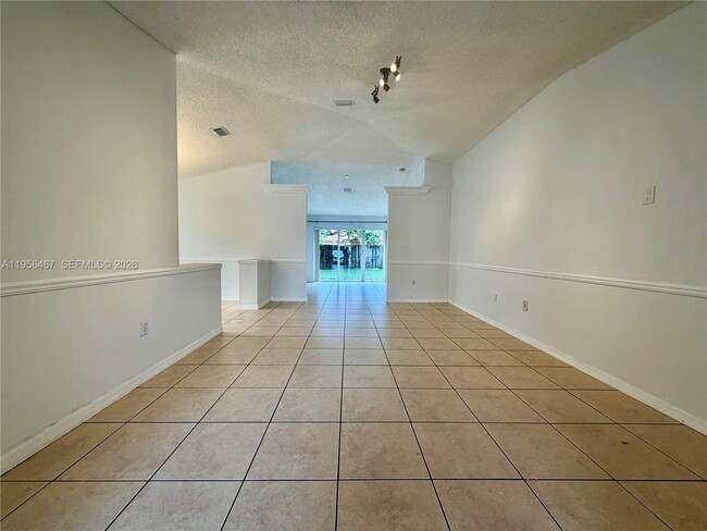 21434 SW 89th Pl in Cutler Bay, FL - Building Photo - Building Photo