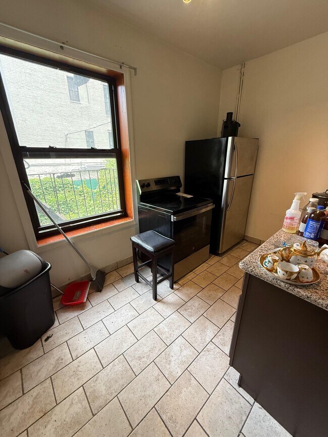 415 E 187th St in Bronx, NY - Building Photo - Building Photo