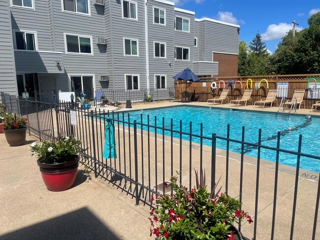 333 8th St SE, Unit 104 in Minneapolis, MN - Building Photo - Building Photo