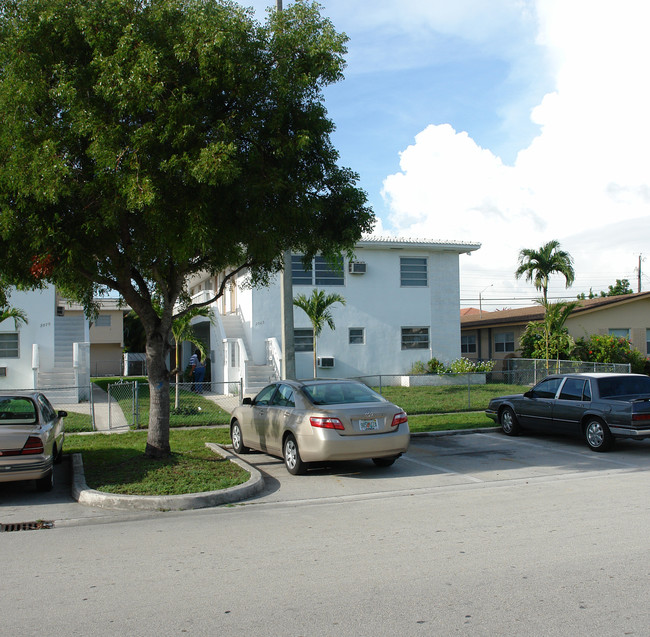 2062-2090 NE 168th St in Miami, FL - Building Photo - Building Photo