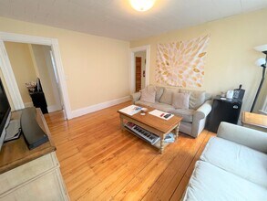 35 Hancock St, Unit 3 in Somerville, MA - Building Photo - Building Photo