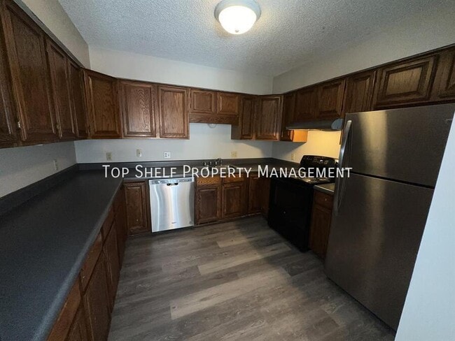 9041 Carpenter Cir Dr in Clive, IA - Building Photo - Building Photo