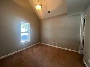 588 Lakeside Valley Dr in Winston-Salem, NC - Building Photo - Building Photo