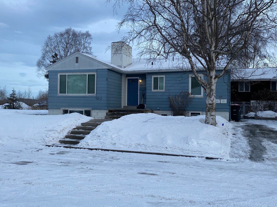 1001 Boyd St in Anchorage, AK - Building Photo