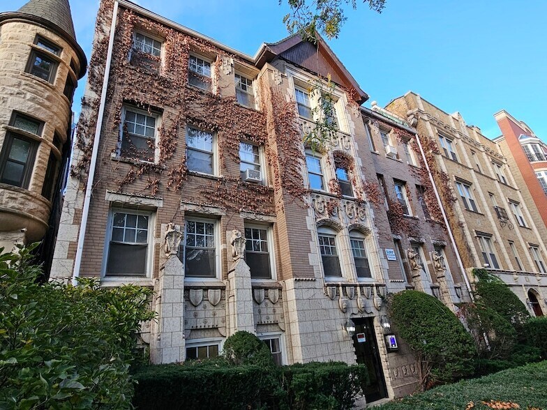 644 W Wrightwood Ave, Unit 309 in Chicago, IL - Building Photo