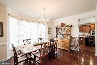 5812 Falls Gate Ct in Falls Church, VA - Building Photo - Building Photo