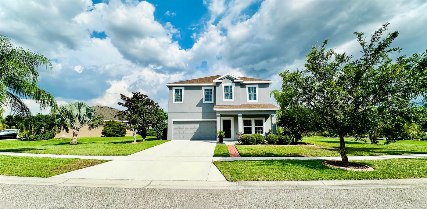 811 Parker Den Dr in Ruskin, FL - Building Photo