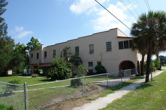 Kenmar Apartments in Nokomis, FL - Building Photo - Building Photo