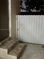 541 E 16th St in Hialeah, FL - Building Photo