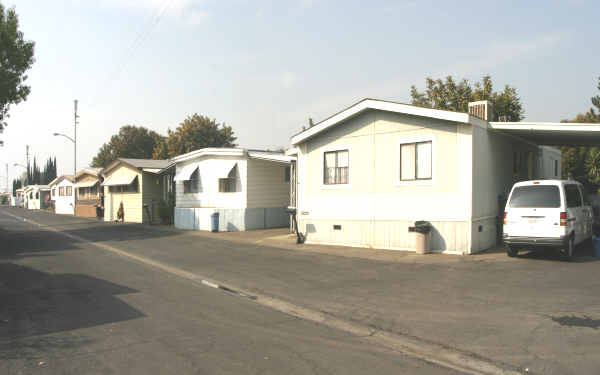 Mapache Mobile Home Park in Stockton, CA - Building Photo