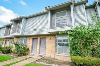 9350 Country Creek St in Houston, TX - Building Photo - Building Photo
