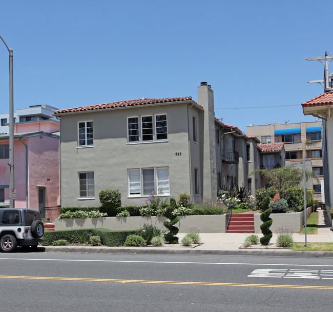 923 Ocean Ave in Santa Monica, CA - Building Photo - Building Photo