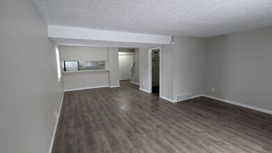 833 Kerns Dr NE in Bolivar, OH - Building Photo - Building Photo