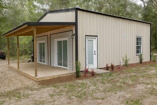 401 SW Kemp Rd in Lake City, FL - Building Photo