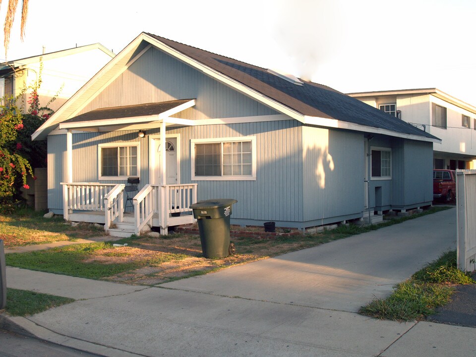 1323 W 168th St in Gardena, CA - Building Photo