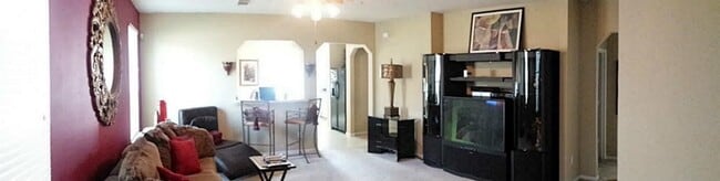 property at 2015 Foxhill Dr