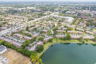 Sunblest Townhomes in Sunrise, FL - Building Photo - Building Photo