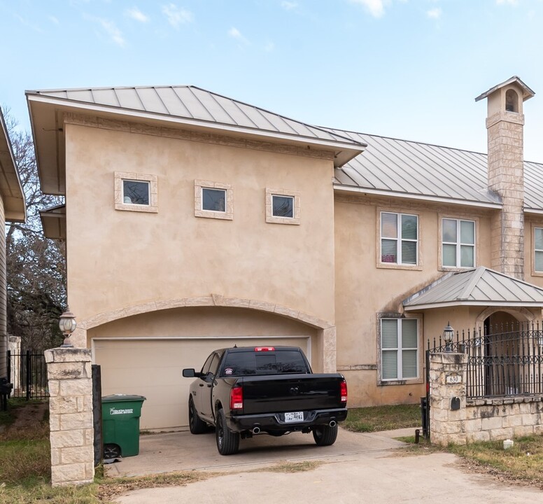 630 Ira Lee Rd in San Antonio, TX - Building Photo