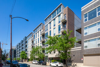 CA23 II in Chicago, IL - Foto de edificio - Building Photo