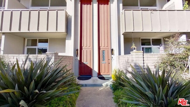 property at 4754 La Villa Marina