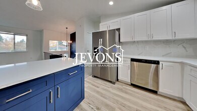 6114 N 49th St in Tacoma, WA - Building Photo - Building Photo