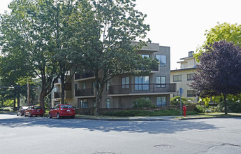 Montcalm Manor in Vancouver, BC - Building Photo - Building Photo