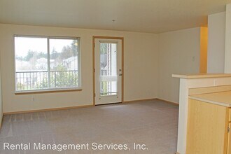 11710 SE Powell Blvd in Portland, OR - Building Photo - Building Photo