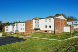 Benson Commons in Omaha, NE - Foto de edificio - Building Photo