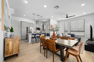 2050 Lohmans Spur Rd in Lakeway, TX - Building Photo - Building Photo