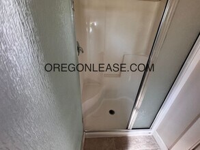 5869 Aster St in Springfield, OR - Building Photo - Building Photo