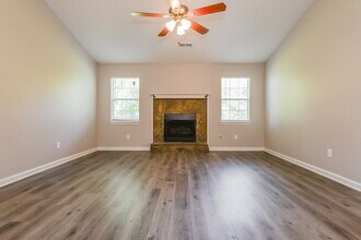 65 Mallie Ct in Hampton, GA - Foto de edificio - Building Photo