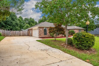 6215 Shire Ln in Crestview, FL - Building Photo - Building Photo