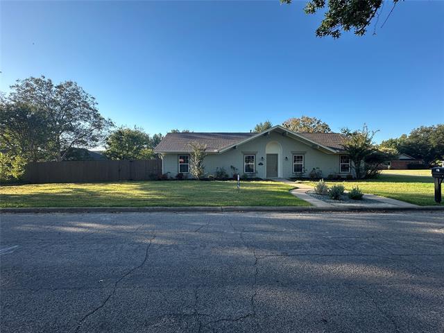 property at 104 Kingswood Dr