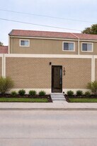 800 N San Jacinto St in Conroe, TX - Building Photo