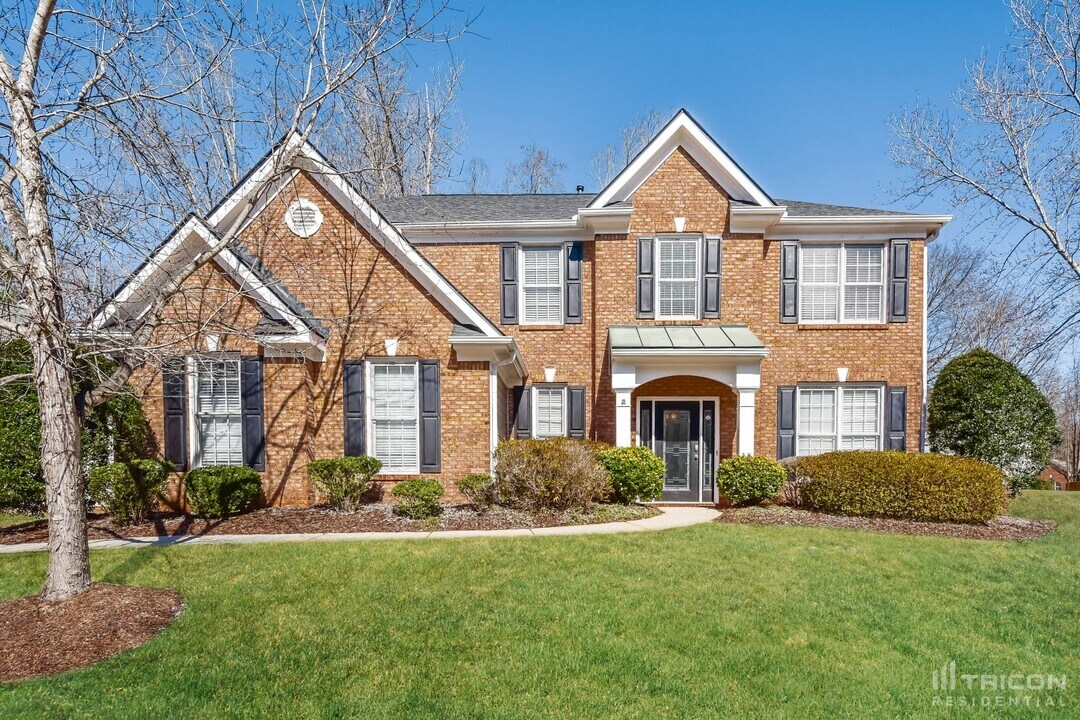 6848 Deer Trail Ln in Stone Mountain, GA - Building Photo