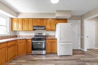 260 Roslyn Rd in Mineola, NY - Building Photo - Building Photo