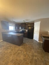 467 Halifax St in Regina, SK - Building Photo - Building Photo