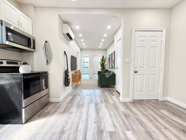 8918 Northern Blvd, Unit 3R