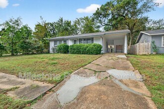 1112 Redbud Rd in Denison, TX - Building Photo - Building Photo