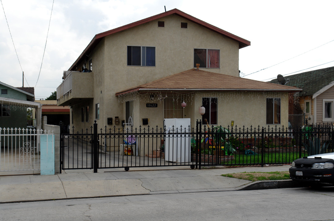 10622 S Grevillea Ave in Inglewood, CA - Building Photo